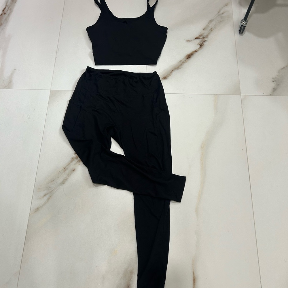 Sleek black Pure Woven Bamboo active top size L - Picture 4 of 4